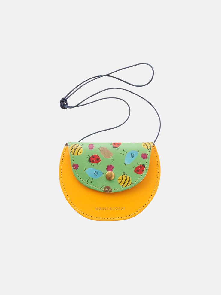 The cutest little purse to wear for a trip to the shops with style or for a smar...