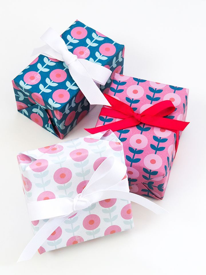 DIY: This free printable mod flower gift wrap is perfect for all occasions.