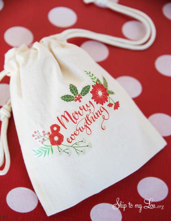 Printable Christmas Gift bags are the perfect way to wrap up a small gift! They ...