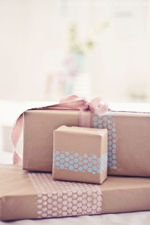 Stamped with bubble wrap :: gift wrap inspiration