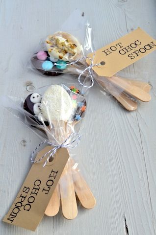 12 Handmade Gift Ideas Everyone Will Love - Hot chocolate spoons. Such a cute an...