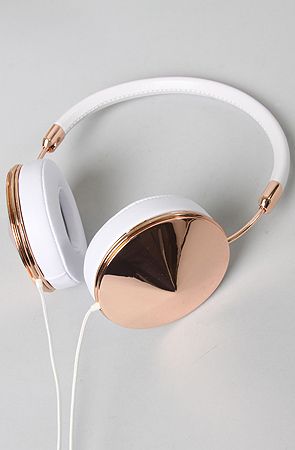 everyone in the office has these incredibly chic rose gold headphones