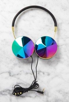 headphones can be ugly, so your girl will definitely appreciate a cute pair.