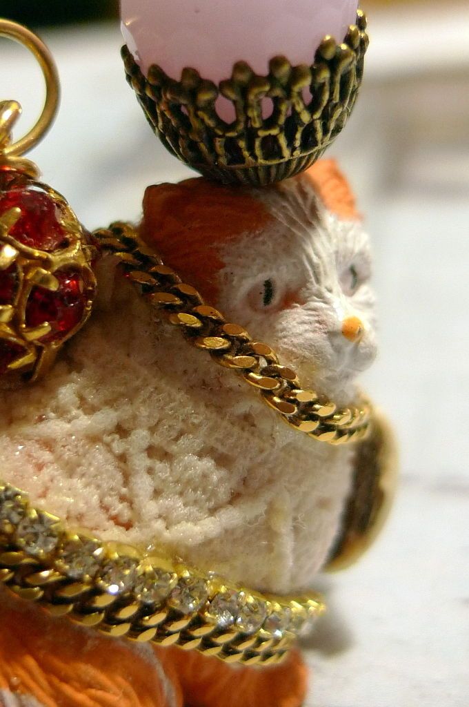 GIFTS FOR MOM: #Anthropologie Lenora dame ginger tabby #Cat pendant.