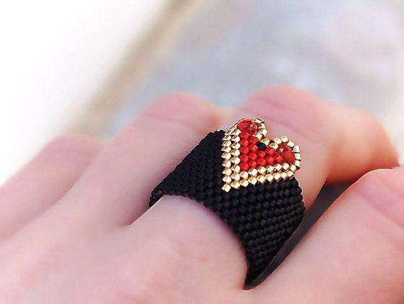 www.beadshop.com.br/ Heart Band Ring Beaded Black Red Gold Valentines day by Vik...