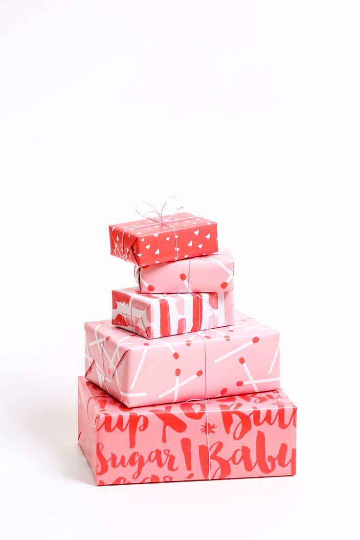 Valentine's Day Printable Gift Wrap- I always have the hardest time finding ...