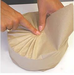Japaneses Pleating on a round gift