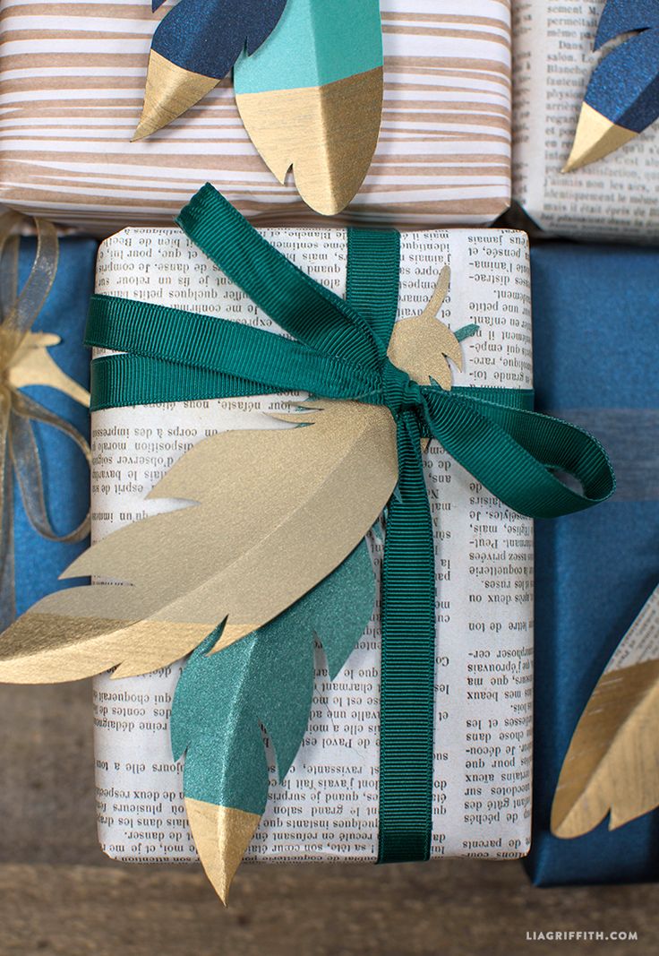 Make your own stunning gold tipped paper feathers with this downloadable pattern...
