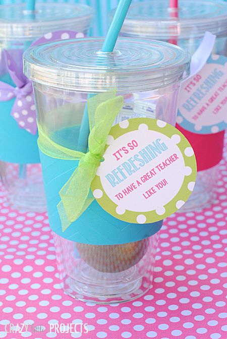 ! Over 25 End of the year teacher gifts and teacher appreciation gift ideas! Tea...