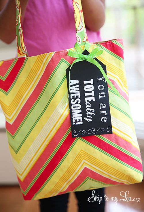 Tote-ally awesome teacher gift idea. Diy tote bag. #teacher #appreciation #gift ...