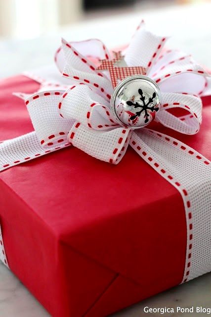 #Christmas gift #wrapping ideas ToniK ⓦⓡⓐⓟ ⓘⓣ ⓤⓟ red paper silve...