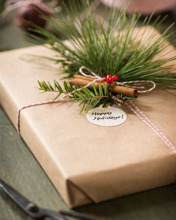 CHRISTMAS GIFT WRAPPING | Wrap it up — the green way