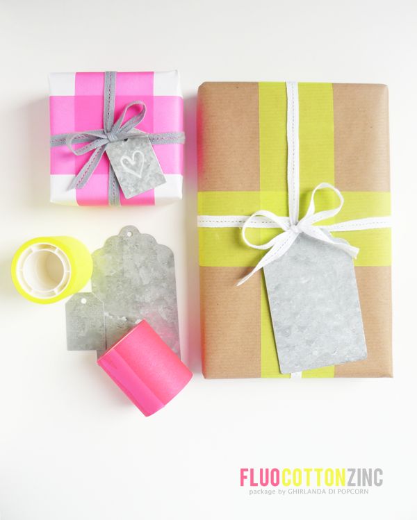 Ghirlanda di Popcorn: a special package: fluo tape, cotton ribbon and a zinc tag