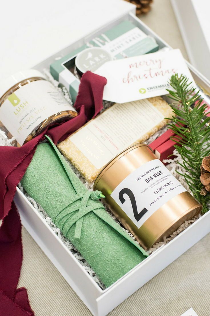 HOLIDAY CLIENT GIFT BOX// Healthcare consulting company client holiday gift boxe...