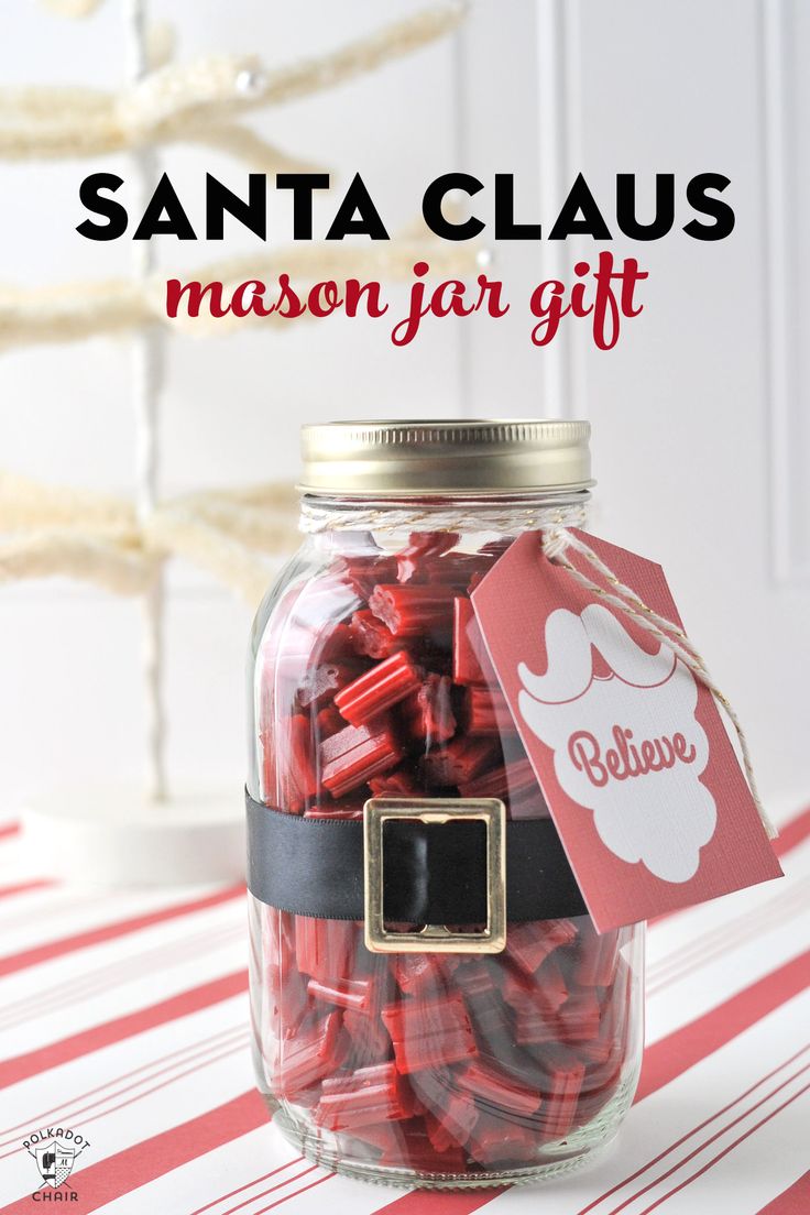 Santa Mason Jar Christmas Gift idea. Fill a mason jar with licorice for a fun ea...