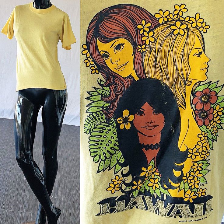 Fabulous vintage 1970s Hawaii Hawaiian t-shirt. Women's size small.