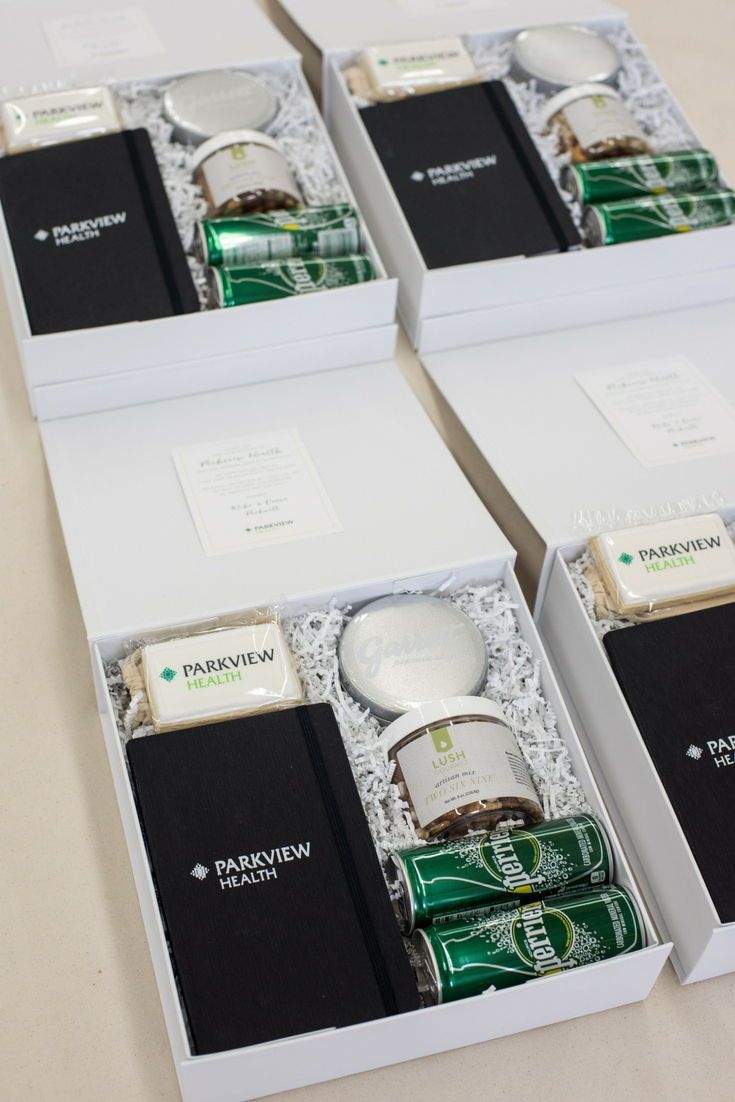 CORPORATE EVENT GIFT BOXES// White and green modern welcome gift boxes designed ...