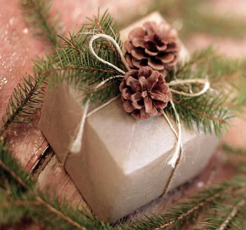 35 creative Christmas gift wrapping ideas.