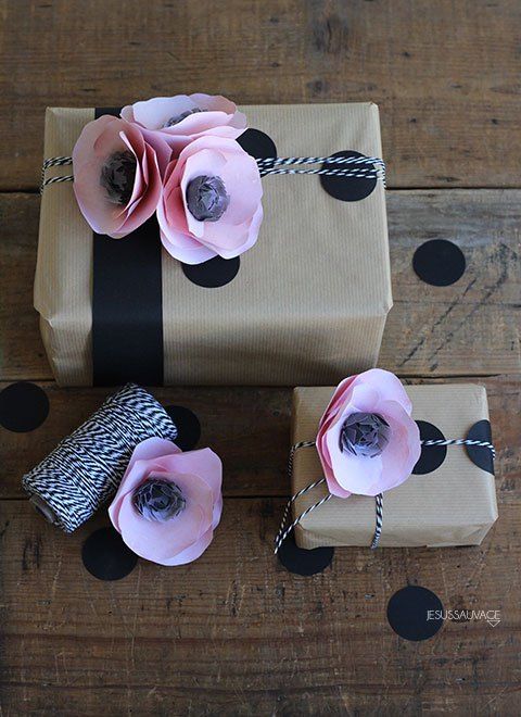 It's time to wrap! #ontheblog Paper flowers tuto by lia griffith