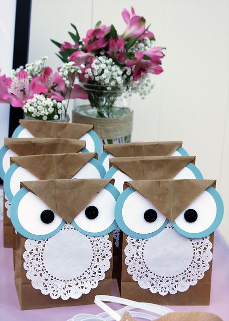 owl favor bags with paper doilies