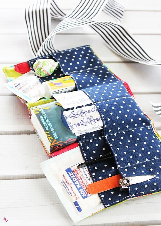 You'll love how easy it is to learn how to sew this DIY first aid kit! If you ar...