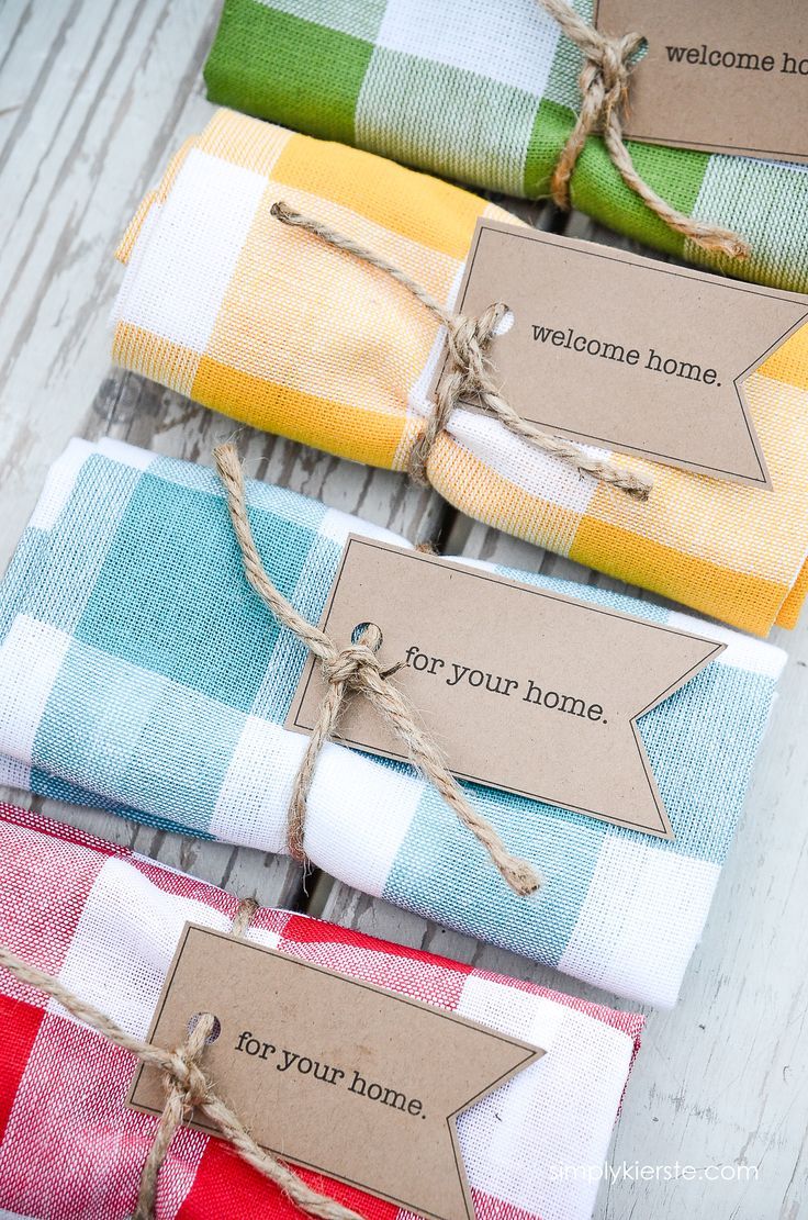 Easy & adorable Dishtowel Gift Idea! Perfect for all of your gift giving: friend...