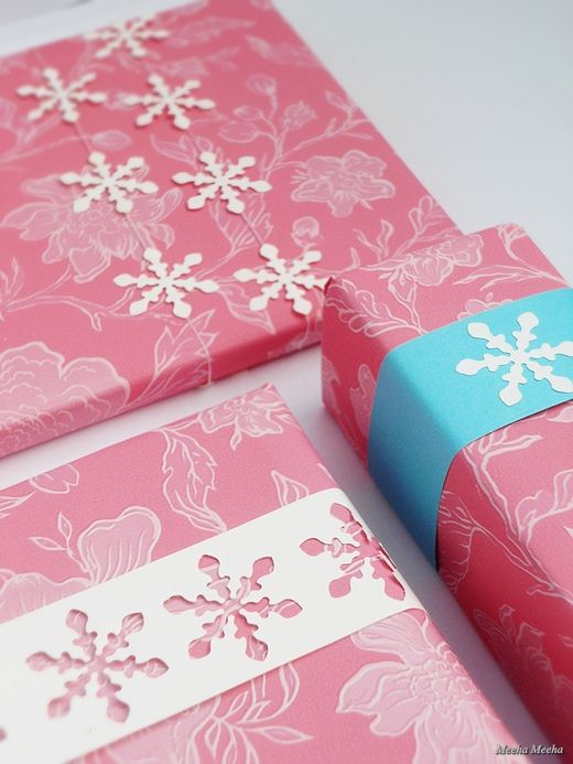 Meeha Meeha: Christmas Gift Wrap: Snowflakes And Pompoms