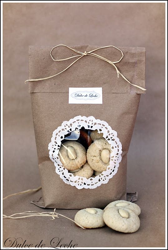 a lovely creative way of packaging cookies