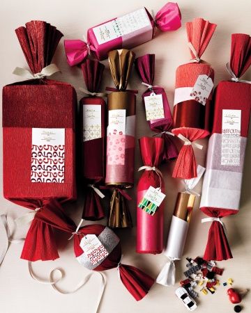 What Lies Beneath? Tutorial for gorgeous Christmas crackers.