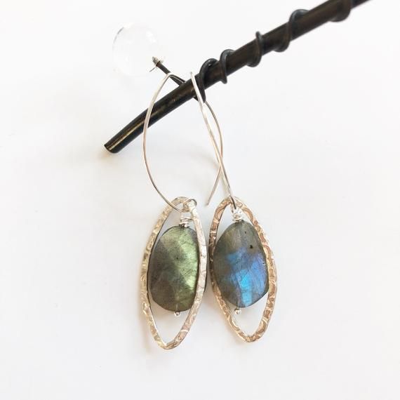 These gorgeous silver labradorite dangle earrings will quickly become your favor...