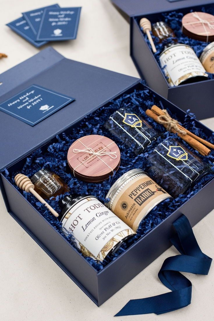 Best Corporate Gifts Ideas CLIENT GIFTS// Navy and kraft Los Angeles inspired cl...
