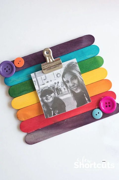 Kids will have a blast creating this DIY photo frame for Mother's Day using all ...