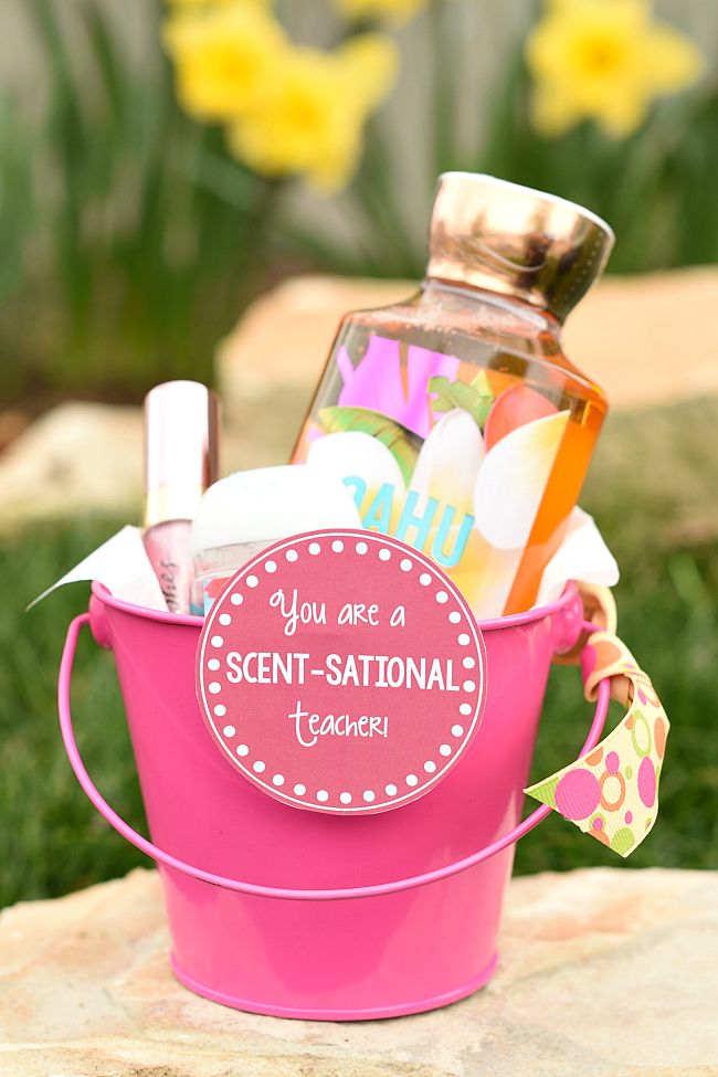 This cute and easy teacher gift idea is an easy way to give your teacher lotion ...