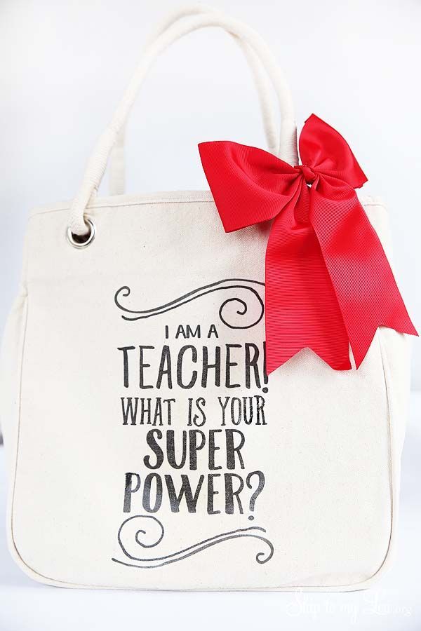 DIY teacher gift idea: tote bag. Download the free template to use with your tot...