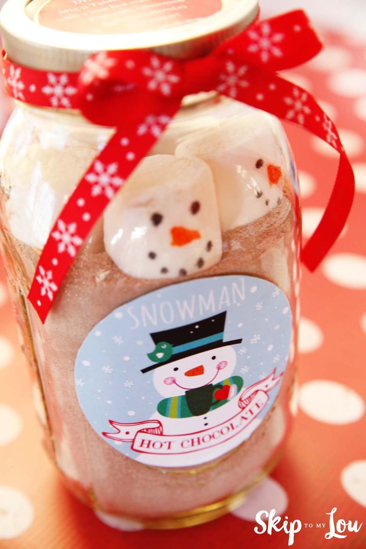 This Snowman Hot Chocolate Gift will make someone on your list smile. Easy to ma...