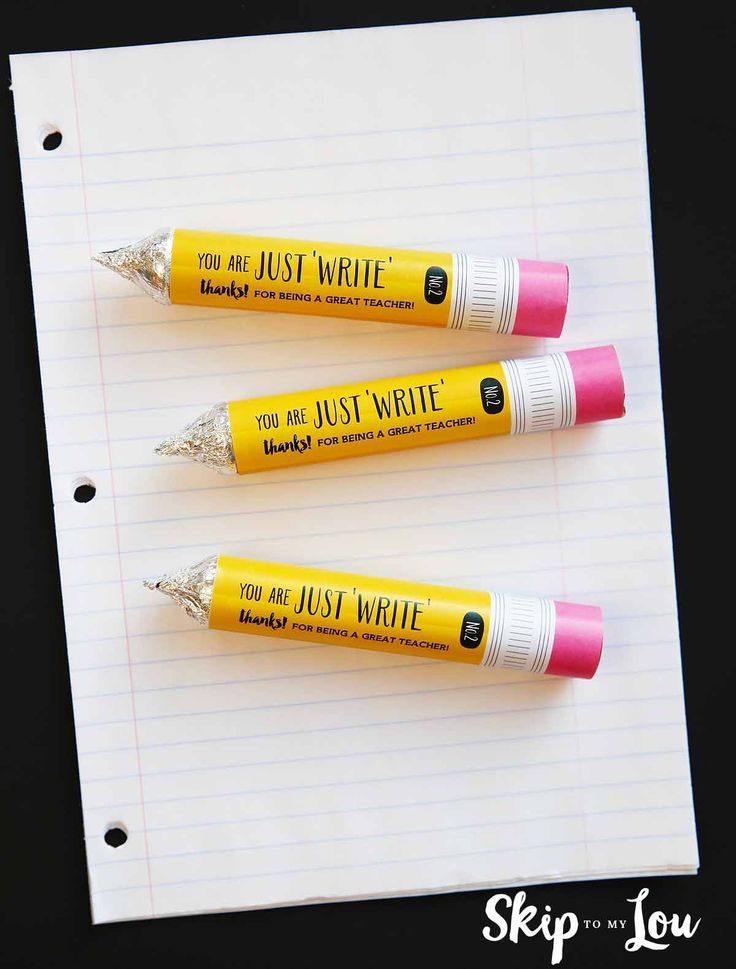 Use the free printable to make a Rolo Pencil. These clever candy pencils make sw...