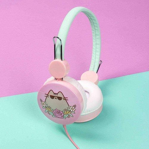 This super cute Pusheen Cat Headphones makes a great gift for your bff this Nati...