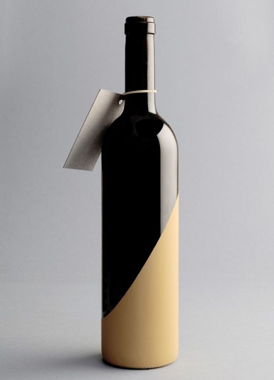 dip wine bottle in gold as a gift for the holidays
