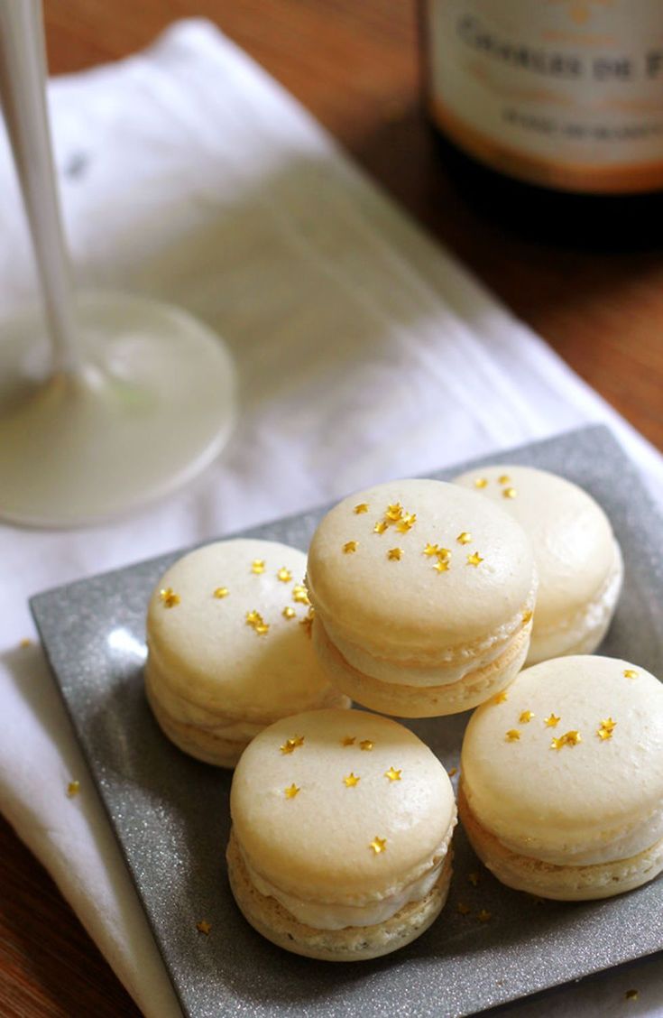 Champagne macarons are best served on Mother's Day with a glass of bubbly.  #foo...