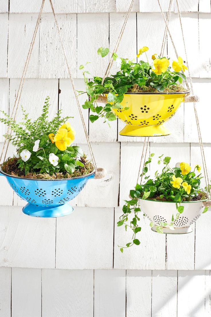 Make mom a unique planter for Mother's Day with a colander you already own.   #d...