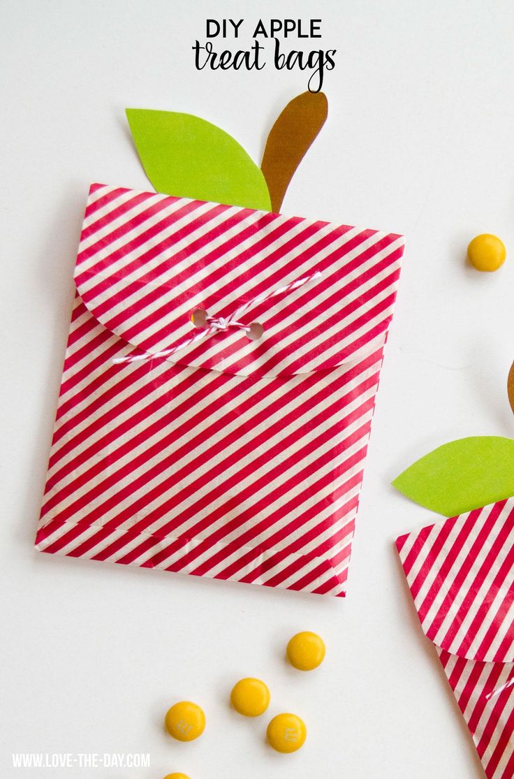 These DIY Apple Treat Bags are perfect for Teacher Appreciation Week! #teacherap...