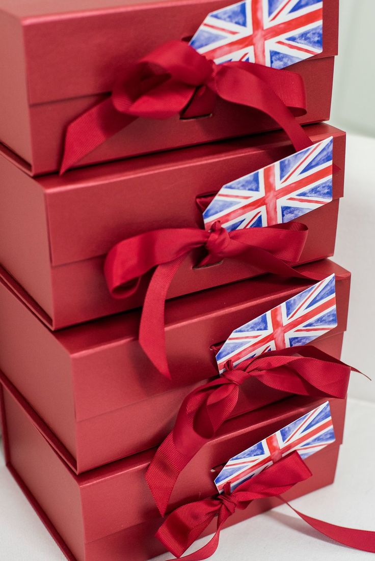 CORPORATE EVENT GIFTS//  UK inspired corporate gift boxes designed to welcome pr...