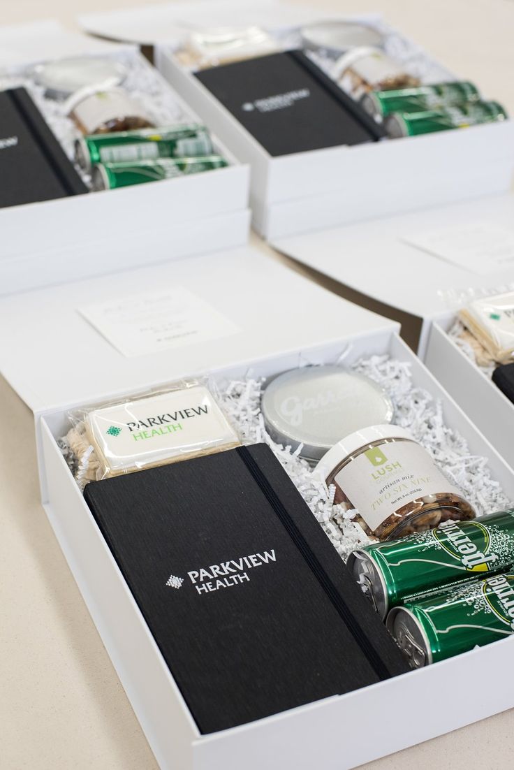 CORPORATE GIFTS// Green and white gift boxes welcome health professionals to Chi...