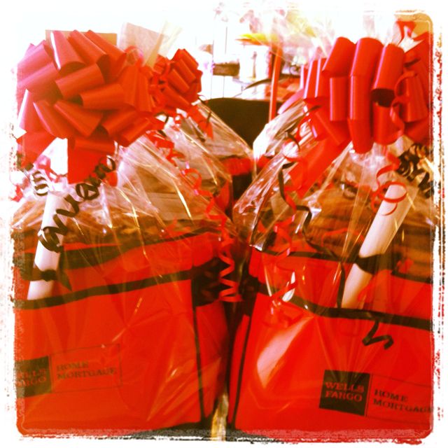 Corporate cooler bags filled with cookies - fantastic client gift from www.kooki...