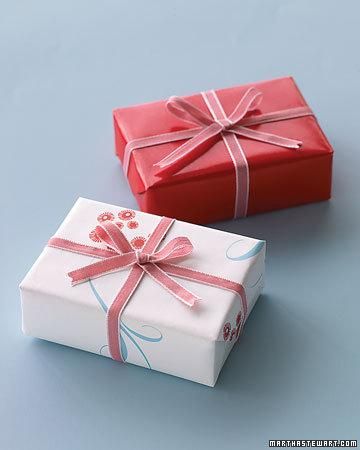 Red and white favor boxes