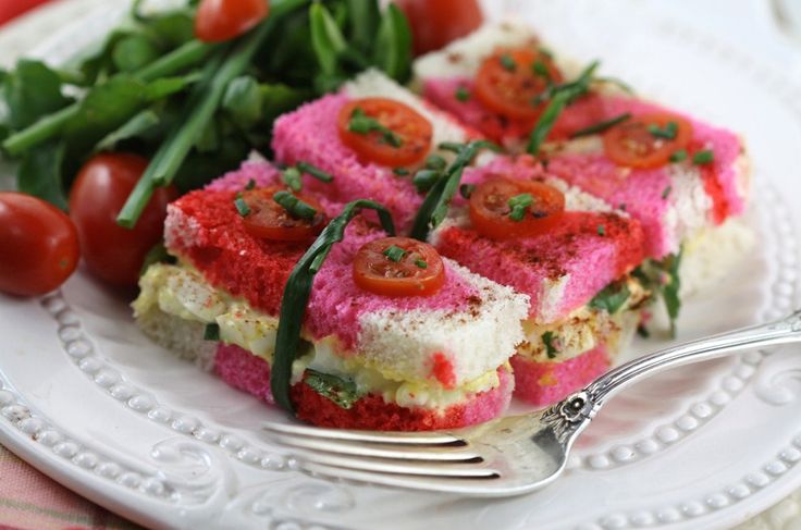 Chive-Wrapped Egg Salad Sandwiches are full of color and super cute!