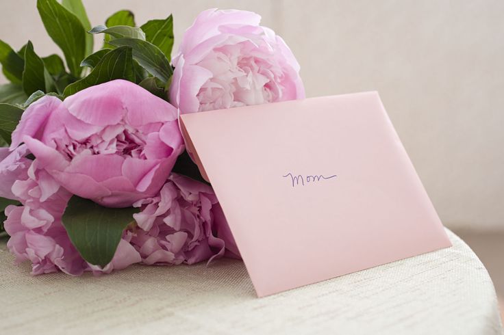 Here's What Your Mom's Hoping You'll Write In A Mother's Day Car...