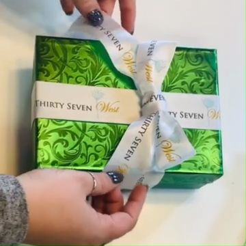 How to Tie a Simple and Elegant Bow on Using Custom Logo Ribbon for Corporate Gifts and Events
