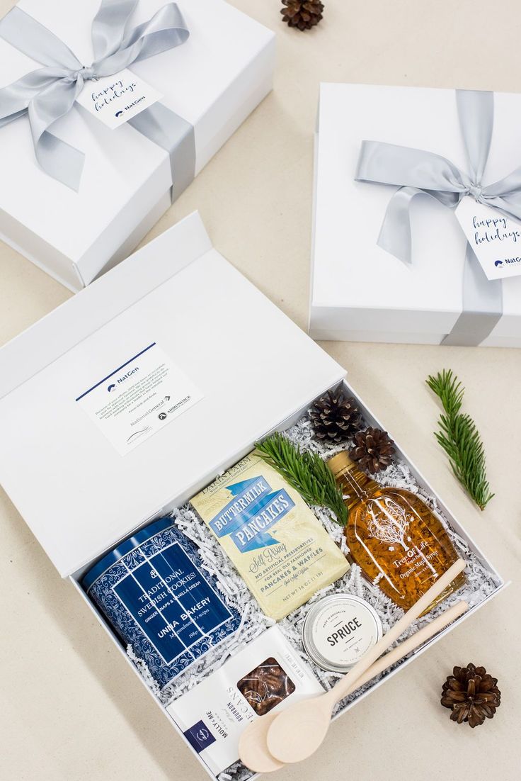 CORPORATE HOLIDAY GIFTS// Our favorite brand-inspired corporate gift boxes curat...