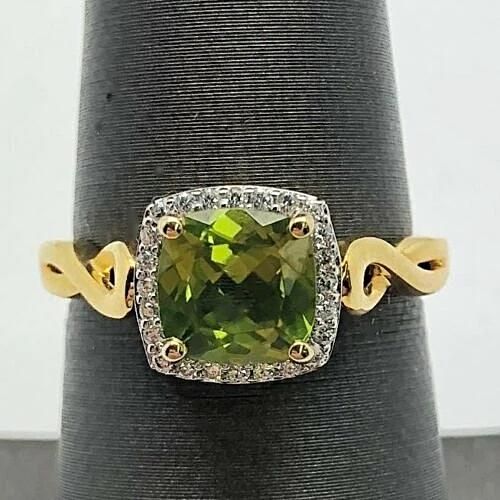 A Vintage 14K Yellow Gold Natural 2CT Cushion Cut Green Peridot Engagement Ring